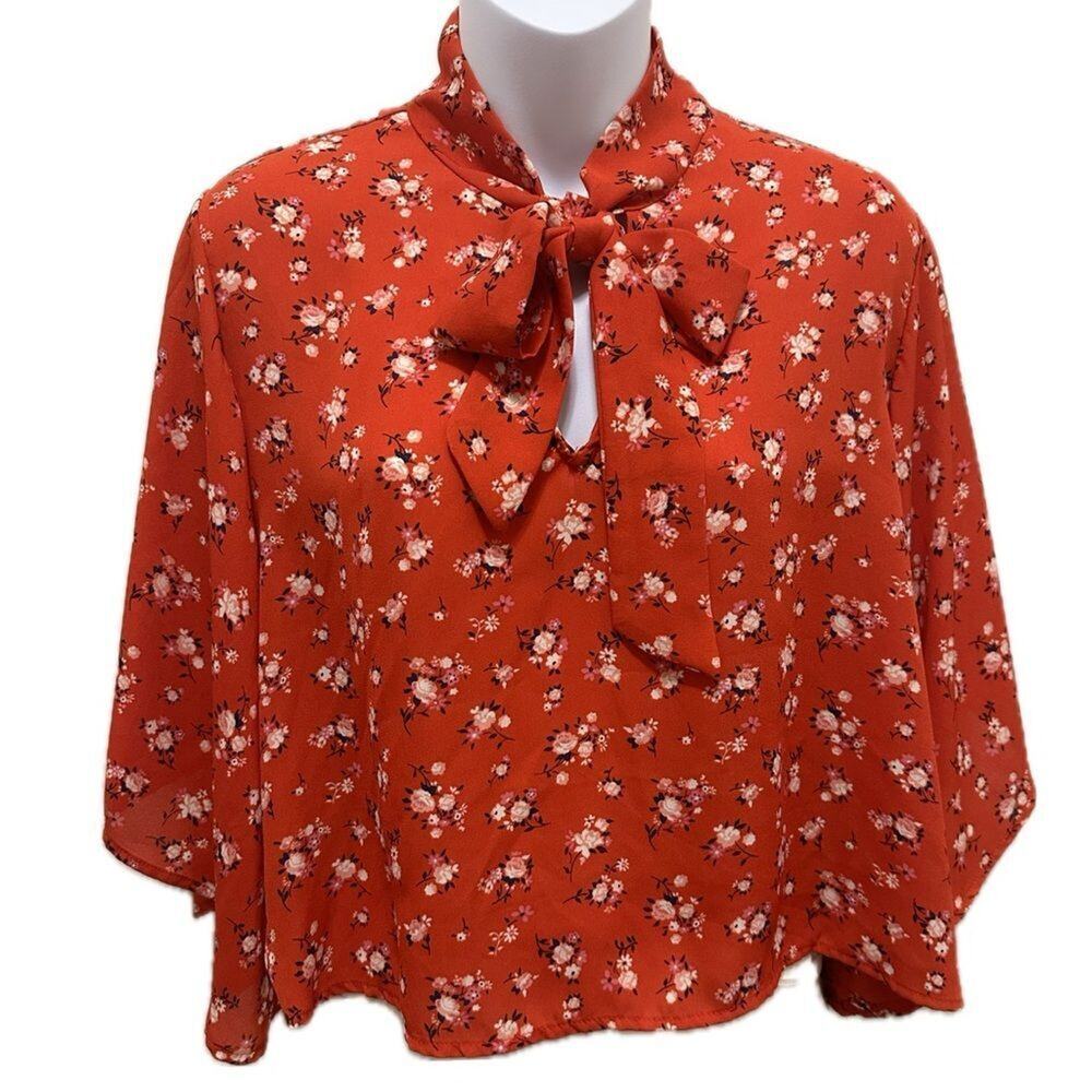 VTG Contemporary Casuals bell 3/4 sleeves V-neck tie knot front floral red top